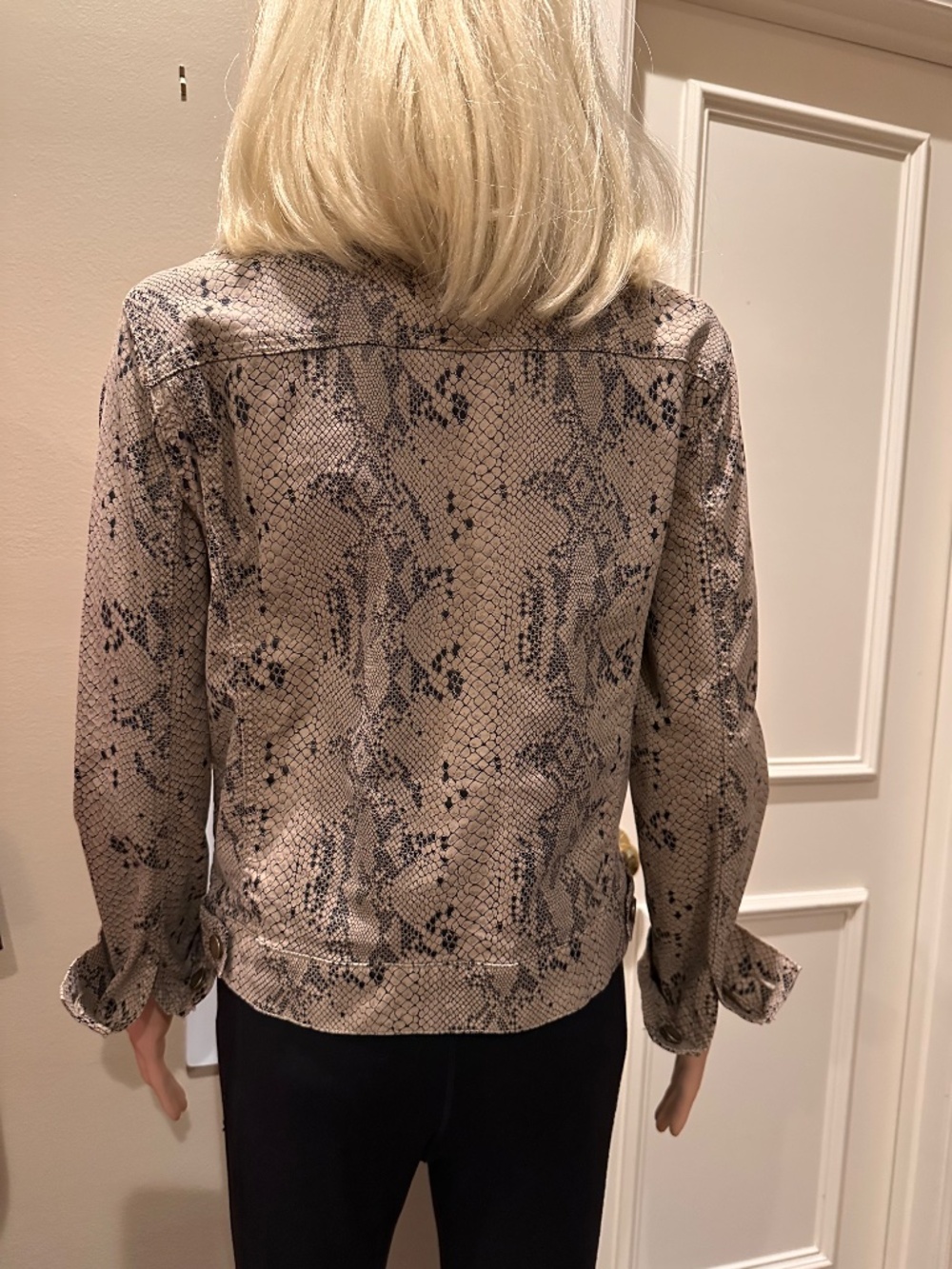 PROSPERITY DENIM Snakeskin Python Print Denim Trucker Jacket Size M - Picture 4 of 13